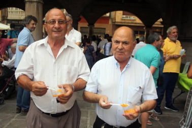 El fin de semana del 2 a 4 de septiembre Sangüesa vivió una nueva edición de sus jornadas de Elogio a la pocha. El viernes se celebraron los actos de carácter institucional y el sábado tuvo lugar la demostración de desgrane tradicional. El día grande fue el domingo, con la puesta en marcha del Mercado de la pocha, la muestra de artesanía y, sobre todo, la degustación popular de este delicioso producto de la huerta.