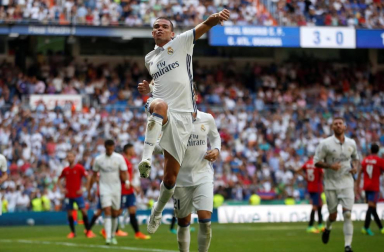 Imágenes del encuentro de la jornada 3 de LaLiga Santander disputado en el Santiago Bernabéu entre Real Madrid y el C.A. Osasuna que finalizó con victoria local.