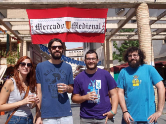 El fin de semana del 9, 10 y 11 de septiembre los tudelanos disfrutaron de una nueva edición de su mercado medieval. Los puestos de artesanía y los diferentes talleres organizados para la ocasión -como los que permitieron a los más pequeños disfrutar del chocolate o el pan- se dispusieron a lo largo del paseo del Queiles y las calles Herrerías y Mercadal. Un viaje en el tiempo para recordar el pasado de Tudela como 'Ciudad de las tres culturas' ya que en ella, durante más de 400 años, convivieron judíos, musulmanes y mozárabes.