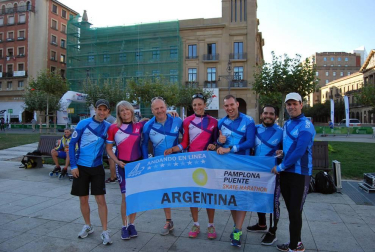 El domingo 11 de setiembre se celebró la VIII Edición de la P2P Pamplona Puente Skate Marathon, en la que tomaron parte en torno a los 500 patinadores llegados de 10 Países de Todo El Mundo (Andorra, Argentina, Colombia, Dinamarca, España, Estados Unidos, Francia, Polonia, Rumanía, Rusia). Sin duda una de las ediciones más internacionales de la prueba navarra, donde el francés Guillaume de Mallevoue se llevó el triunfo por tercer año consecutivo en categoría masculina y la colombiana Aura Quintana fue la más rápida entre las chicas.