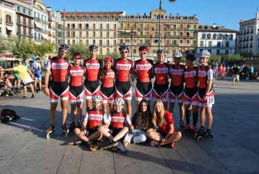 El domingo 11 de setiembre se celebró la VIII Edición de la P2P Pamplona Puente Skate Marathon, en la que tomaron parte en torno a los 500 patinadores llegados de 10 Países de Todo El Mundo (Andorra, Argentina, Colombia, Dinamarca, España, Estados Unidos, Francia, Polonia, Rumanía, Rusia). Sin duda una de las ediciones más internacionales de la prueba navarra, donde el francés Guillaume de Mallevoue se llevó el triunfo por tercer año consecutivo en categoría masculina y la colombiana Aura Quintana fue la más rápida entre las chicas.