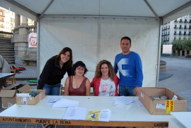 El domingo 11 de setiembre se celebró la VIII Edición de la P2P Pamplona Puente Skate Marathon, en la que tomaron parte en torno a los 500 patinadores llegados de 10 Países de Todo El Mundo (Andorra, Argentina, Colombia, Dinamarca, España, Estados Unidos, Francia, Polonia, Rumanía, Rusia). Sin duda una de las ediciones más internacionales de la prueba navarra, donde el francés Guillaume de Mallevoue se llevó el triunfo por tercer año consecutivo en categoría masculina y la colombiana Aura Quintana fue la más rápida entre las chicas.