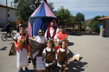 El sábado 10 de septiembre, Liédena dio un salto en el tiempo para regresar a la época en la que esta localidad era una floreciente villa romana. Tanto los vecinos -muchos de ellos ataviados con túnicas o trajes de gladiadores- como los visitantes disfrutaron de actividades como mercados de artesanía, visitas teatralizadas, exposiciones, talleres infantiles o una cena romana.