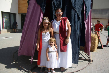 El sábado 10 de septiembre, Liédena dio un salto en el tiempo para regresar a la época en la que esta localidad era una floreciente villa romana. Tanto los vecinos -muchos de ellos ataviados con túnicas o trajes de gladiadores- como los visitantes disfrutaron de actividades como mercados de artesanía, visitas teatralizadas, exposiciones, talleres infantiles o una cena romana.