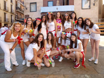 Este domingo 18 de septiembre, finalizarán las fiestas de Cascante, que comenzaron una semana antes con el lanzamiento del tradicional cohete anunciador. ¡Click! estuvo presente en este inicio bullicioso, que contó con la animación de la txaranga Udekasi, los gaiteros, la comparsa de gigantes y cabezudos y, sobre todo, las peñas locales.