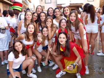 Este domingo 18 de septiembre, finalizarán las fiestas de Cascante, que comenzaron una semana antes con el lanzamiento del tradicional cohete anunciador. ¡Click! estuvo presente en este inicio bullicioso, que contó con la animación de la txaranga Udekasi, los gaiteros, la comparsa de gigantes y cabezudos y, sobre todo, las peñas locales.
