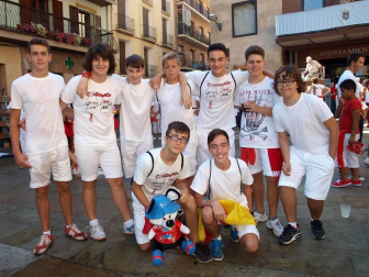 Este domingo 18 de septiembre, finalizarán las fiestas de Cascante, que comenzaron una semana antes con el lanzamiento del tradicional cohete anunciador. ¡Click! estuvo presente en este inicio bullicioso, que contó con la animación de la txaranga Udekasi, los gaiteros, la comparsa de gigantes y cabezudos y, sobre todo, las peñas locales.