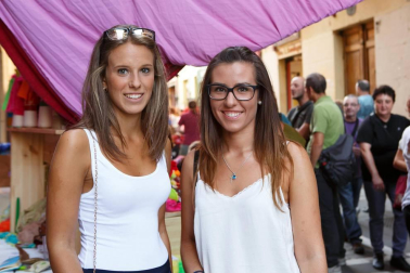 Un año más, Pamplona ha celebrado la fiesta que recuerda la unión de sus burgos. El mercado medieval ambientó las principales calles del Casco Viejo. Un lugar perfecto para un paseo tranquilo disfrutando del trabajo de artesanos de diferentes gremios y el ambiente inconfundible de esta fiesta tradicional.