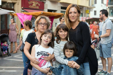 Un año más, Pamplona ha celebrado la fiesta que recuerda la unión de sus burgos. El mercado medieval ambientó las principales calles del Casco Viejo. Un lugar perfecto para un paseo tranquilo disfrutando del trabajo de artesanos de diferentes gremios y el ambiente inconfundible de esta fiesta tradicional.