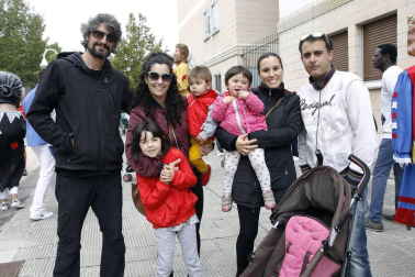 Del 14 al 18 de septiembre Zizur Mayor ha celebrado sus fiestas, con un animado ambiente a pesar de las inclemencias meteorológicas. Uno de los espacios más visitados fue la feria de oficios artesanos, que se celebró en la plaza de la Casa de Cultura el domingo y que contó, además, con la presencia durante el pasacalles de la comparsa de gigantes y cabezudos local.