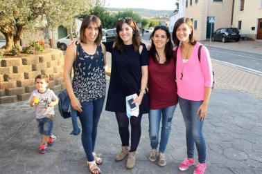 El fin de semana del 23 al 25 de septiembre, la localidad de Astráin celebró sus fiestas con un excelente ambiente. Uno de los momentos más esperados es la ronda copera que se celebra el primer día y que lleva a los vecinos de puerta en puerta en una bonita confraternización que tiene, además, un curioso y dulce protagonista, los pirropopiles, que los mayordomos de cada año se encargan de repartir a todos los asistentes.