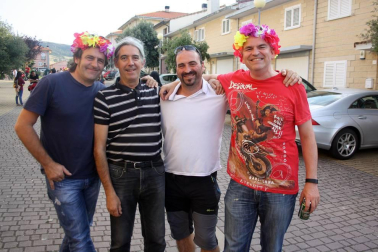 El fin de semana del 23 al 25 de septiembre, la localidad de Astráin celebró sus fiestas con un excelente ambiente. Uno de los momentos más esperados es la ronda copera que se celebra el primer día y que lleva a los vecinos de puerta en puerta en una bonita confraternización que tiene, además, un curioso y dulce protagonista, los pirropopiles, que los mayordomos de cada año se encargan de repartir a todos los asistentes.