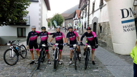 Los organizadores de la asentada prueba de ciclismo en ruta Irati Xtrem han querido este año ofrecer a los amantes de la BTT la posibilidad de disfrutar de esta competición, que adentró a los deportistas -a lo largo de 80 kilómetros- por un entorno único: la Selva de Irati. Pistas, caminos, senderos, bosques, prados, monte abierto, ríos y barrancos fueron testigos del paso de los ciclistas.