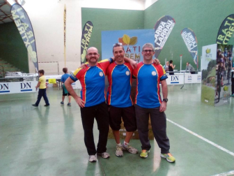 Los organizadores de la asentada prueba de ciclismo en ruta Irati Xtrem han querido este año ofrecer a los amantes de la BTT la posibilidad de disfrutar de esta competición, que adentró a los deportistas -a lo largo de 80 kilómetros- por un entorno único: la Selva de Irati. Pistas, caminos, senderos, bosques, prados, monte abierto, ríos y barrancos fueron testigos del paso de los ciclistas.