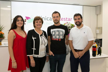 Este sábado se celebró la inauguración de la Clínica Belestar, un proyecto familiar que ha unido el trato cercano y de confianza con las más novedosas técnicas y tratamientos. Se trata de un centro polivalente en el que se ofrecen tratamientos en odontología, medicina estética, fisioterapia, estética, nutrición y podología. Todos ellos enfocados a ofrecer un servicio integral al paciente y cuidar de él de los pies a la cabeza.