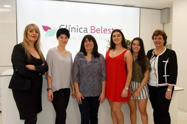 Este sábado se celebró la inauguración de la Clínica Belestar, un proyecto familiar que ha unido el trato cercano y de confianza con las más novedosas técnicas y tratamientos. Se trata de un centro polivalente en el que se ofrecen tratamientos en odontología, medicina estética, fisioterapia, estética, nutrición y podología. Todos ellos enfocados a ofrecer un servicio integral al paciente y cuidar de él de los pies a la cabeza.