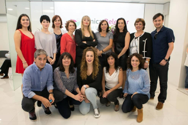 Este sábado se celebró la inauguración de la Clínica Belestar, un proyecto familiar que ha unido el trato cercano y de confianza con las más novedosas técnicas y tratamientos. Se trata de un centro polivalente en el que se ofrecen tratamientos en odontología, medicina estética, fisioterapia, estética, nutrición y podología. Todos ellos enfocados a ofrecer un servicio integral al paciente y cuidar de él de los pies a la cabeza.