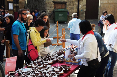Ujué celebró un nuevo Día de las Migas el 25 de septiembre. Con la colaboración de Mesón Las Torres, Mesón Las Migas, Pastas Urrutia y Vega del Castillo se repartieron 6.000 raciones y se pudieron probar los vinos de la zona. También hubo feria de artesanía, 'caldico', animación de calle, actividades infantiles y visitas guiadas a la fortaleza.