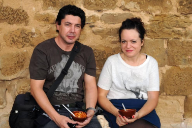 Ujué celebró un nuevo Día de las Migas el 25 de septiembre. Con la colaboración de Mesón Las Torres, Mesón Las Migas, Pastas Urrutia y Vega del Castillo se repartieron 6.000 raciones y se pudieron probar los vinos de la zona. También hubo feria de artesanía, 'caldico', animación de calle, actividades infantiles y visitas guiadas a la fortaleza.
