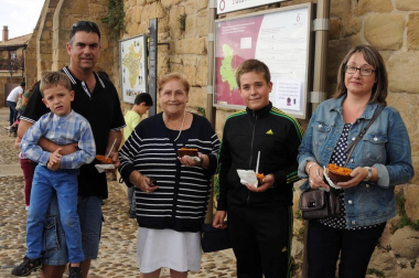Ujué celebró un nuevo Día de las Migas el 25 de septiembre. Con la colaboración de Mesón Las Torres, Mesón Las Migas, Pastas Urrutia y Vega del Castillo se repartieron 6.000 raciones y se pudieron probar los vinos de la zona. También hubo feria de artesanía, 'caldico', animación de calle, actividades infantiles y visitas guiadas a la fortaleza.