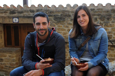 Ujué celebró un nuevo Día de las Migas el 25 de septiembre. Con la colaboración de Mesón Las Torres, Mesón Las Migas, Pastas Urrutia y Vega del Castillo se repartieron 6.000 raciones y se pudieron probar los vinos de la zona. También hubo feria de artesanía, 'caldico', animación de calle, actividades infantiles y visitas guiadas a la fortaleza.