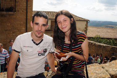 Ujué celebró un nuevo Día de las Migas el 25 de septiembre. Con la colaboración de Mesón Las Torres, Mesón Las Migas, Pastas Urrutia y Vega del Castillo se repartieron 6.000 raciones y se pudieron probar los vinos de la zona. También hubo feria de artesanía, 'caldico', animación de calle, actividades infantiles y visitas guiadas a la fortaleza.