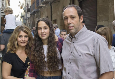 El pasado fin de semana, los vecinos de Puente la Reina y los visitantes que se acercaron a esta localidad pudieron disfrutar del completo programa organizado con motivo de sus fiestas tradicionales. Uno de los actos más auténticos es la carrera de layas, que se celebró el domingo 25 por la tarde. Gigantes y cabezudos, encuentros gastronómicos, encierros de vacas, baile de la Era y feria de artesanía fueron algunas de las citas más atractivas de estos festejos.