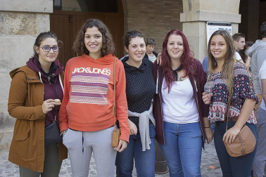El pasado fin de semana, los vecinos de Puente la Reina y los visitantes que se acercaron a esta localidad pudieron disfrutar del completo programa organizado con motivo de sus fiestas tradicionales. Uno de los actos más auténticos es la carrera de layas, que se celebró el domingo 25 por la tarde. Gigantes y cabezudos, encuentros gastronómicos, encierros de vacas, baile de la Era y feria de artesanía fueron algunas de las citas más atractivas de estos festejos.