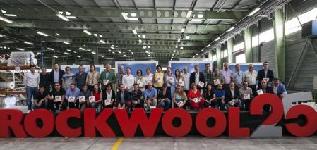 Rockwool festejó el 25 aniversario de la marca en España y Portugal con una jornada lúdico familiar en su planta de Caparroso. Se trata de la filial española del grupo danés Rockwool, proveedor líder mundial en productos de aislamiento de lana de roca, para los sectores de la edificación y la industria.