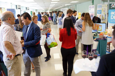 Nafarco, cooperativa farmacéutica líder en distribución en Navarra, ha celebrado la
quinta edición de Expofarma. 30 laboratorios de parafarmacia de las principales marcas del mercado aportaron su experiencia a los profesionales del sector que se acercaron a las instalaciones de Nafarco, en Noáin, el pasado 30 de septiembre.
