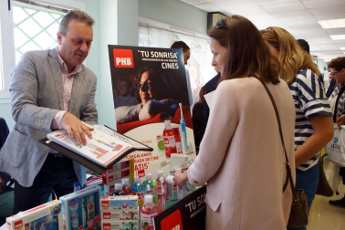 Nafarco, cooperativa farmacéutica líder en distribución en Navarra, ha celebrado la
quinta edición de Expofarma. 30 laboratorios de parafarmacia de las principales marcas del mercado aportaron su experiencia a los profesionales del sector que se acercaron a las instalaciones de Nafarco, en Noáin, el pasado 30 de septiembre.