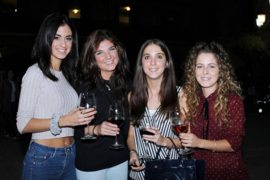 El viernes 30 de septiembre, la plaza de los Fueros de Falces acogió una degustación de vino y pinchos locales. El evento estuvo protagonizado por el Bar el Casino, las carnicerías Aranda, Inda y Ortega y las bodegas Aguirre, Armendáriz y Inurrieta, y fue organizado por la concejalía de Turismo del Ayuntamiento de Falces.