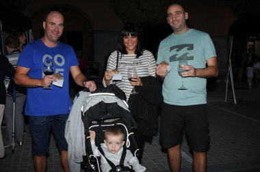 El viernes 30 de septiembre, la plaza de los Fueros de Falces acogió una degustación de vino y pinchos locales. El evento estuvo protagonizado por el Bar el Casino, las carnicerías Aranda, Inda y Ortega y las bodegas Aguirre, Armendáriz y Inurrieta, y fue organizado por la concejalía de Turismo del Ayuntamiento de Falces.