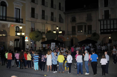 El viernes 30 de septiembre, la plaza de los Fueros de Falces acogió una degustación de vino y pinchos locales. El evento estuvo protagonizado por el Bar el Casino, las carnicerías Aranda, Inda y Ortega y las bodegas Aguirre, Armendáriz y Inurrieta, y fue organizado por la concejalía de Turismo del Ayuntamiento de Falces.