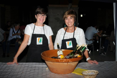 El viernes 30 de septiembre, la plaza de los Fueros de Falces acogió una degustación de vino y pinchos locales. El evento estuvo protagonizado por el Bar el Casino, las carnicerías Aranda, Inda y Ortega y las bodegas Aguirre, Armendáriz y Inurrieta, y fue organizado por la concejalía de Turismo del Ayuntamiento de Falces.