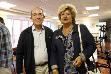 El pasado sábado, 1 de octubre, quedaron inauguradas las nuevas instalaciones del CD Larraina. Al evento acudió la junta directiva, con el presidente Carlos Rodríguez a la cabeza. También estuvo presente Pilar Mayo, técnica de Igualdad del Ayuntamiento de Pamplona. Los primeros visitantes pudieron conocer los nuevos vestuarios y la zona de spa con piscina con jacuzzi, saunas húmedas y saunas secas.