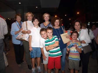 La ópera familiar 'Eloise' llenó las butacas del Teatro Gaztambide de Tudela el viernes 30 de septiembre. Se trata de un proyecto educativo coordinado por la Ópera de Cámara de Navarra en el que han participado diez colegios y entidades educativas navarras, un proceso creativo y artístico que han llevado a cabo más de 300 escolares navarros. Además, los jóvenes han trabajado conjuntamente con la Fundación Atena e Isterria, un ejemplo de integración.