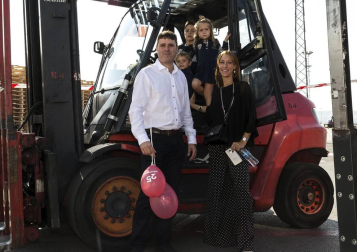 Rockwool festejó el 25 aniversario de la marca en España y Portugal con una jornada lúdico familiar en su planta de Caparroso. Se trata de la filial española del grupo danés Rockwool, proveedor líder mundial en productos de aislamiento de lana de roca, para los sectores de la edificación y la industria.