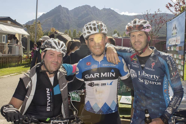 El sábado 8 de octubre Tierra Estella acogió una prueba btt con dos recorridos: el medio fondo o corto (43 kilómetros) y el bike marathon o largo (88 kilómetros). Organizada por Tierra Estella Epic, la prueba tuvo como punto de salida Ayegui y el camping de Iratxe como meta. Los corredores disfrutaron de los paisajes incomparables de la zona durante una jornada marcada por el buen tiempo y mejor ambiente deportivo.