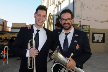 Lerín acogió la V Concentración de Bandas de Música en la que, además de la agrupación local, también participaron las de San Adrián, Peralta, Azagra y Andosilla. La recepción se realizó en el propio Ayuntamiento, desde donde salieron las bandas en pasacalles. Una cena en el frontón municipal puso el broche al evento.