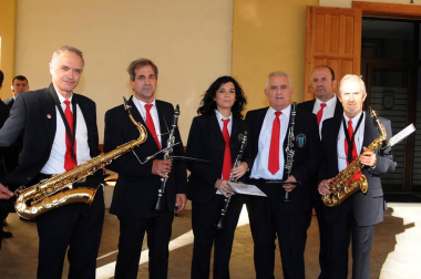 Lerín acogió la V Concentración de Bandas de Música en la que, además de la agrupación local, también participaron las de San Adrián, Peralta, Azagra y Andosilla. La recepción se realizó en el propio Ayuntamiento, desde donde salieron las bandas en pasacalles. Una cena en el frontón municipal puso el broche al evento.