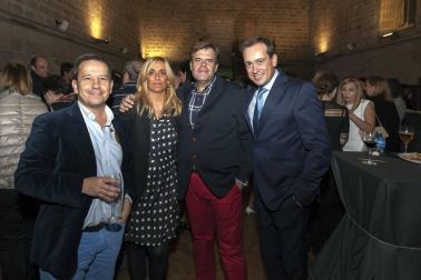 Los socios de Nafarco se reunieron, el 8 de octubre, en el espectacular escenario del Refectorio de la Catedral de Pamplona. Un lugar único para celebrar una nueva edición de este 'Día del socio', que contó con cerca de 150 asistentes, y durante el cual la distribuidora farmacéutica busca construir un encuentro diferente. El objetivo, seguir construyendo el futuro de la asociación entre todos sus integrantes. El evento contó con un cóctel servido por Maher.