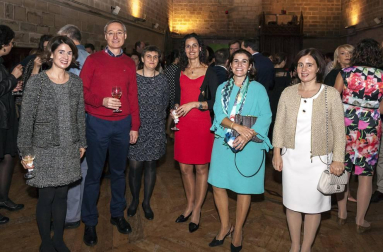 Los socios de Nafarco se reunieron, el 8 de octubre, en el espectacular escenario del Refectorio de la Catedral de Pamplona. Un lugar único para celebrar una nueva edición de este 'Día del socio', que contó con cerca de 150 asistentes, y durante el cual la distribuidora farmacéutica busca construir un encuentro diferente. El objetivo, seguir construyendo el futuro de la asociación entre todos sus integrantes. El evento contó con un cóctel servido por Maher.