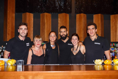 La segunda edición de la concentración motera Navarider tuvo un broche musical en la céntrica sala Zentral de Pamplona. Tras recorrer más 400 km por la Comunidad foral, los asistentes disfrutaron del concierto de la banda Rockstars, que versionó clásicos de grandes bandas, como Deep Purple, Bon Jovi, Whitesnake, Europe, Scorpions, Guns and Roses, Rainbow, Toto, Kiss y Van Halen, entre otros.