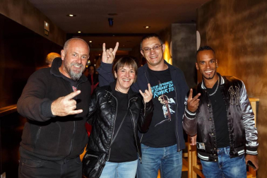 La segunda edición de la concentración motera Navarider tuvo un broche musical en la céntrica sala Zentral de Pamplona. Tras recorrer más 400 km por la Comunidad foral, los asistentes disfrutaron del concierto de la banda Rockstars, que versionó clásicos de grandes bandas, como Deep Purple, Bon Jovi, Whitesnake, Europe, Scorpions, Guns and Roses, Rainbow, Toto, Kiss y Van Halen, entre otros.