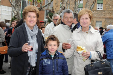 El 22 de octubre Cintruénigo acogió el XVI Capítulo General de la Cofradía del Aceite de Oliva de Navarra. La recepción en el ayuntamiento a autoridades, cofrades e invitados supuso el pistoletazo de salida a una jornada en la que no faltaron los desfiles, la investidura y juramentación de los nuevos cofrades de número y honor, el apadrinamiento de un olivo centenario, la lectura de un poema al olivo por Pepe Alfaro, el descubrimiento de una placa, la degustación gratuita de tostadas, la comida oficial o los sorteos. El domingo las actividades se trasladaron a la plana de Barillas, donde se rindió homenaje a los olivos bimilenarios y se realizó un almuerzo popular.
