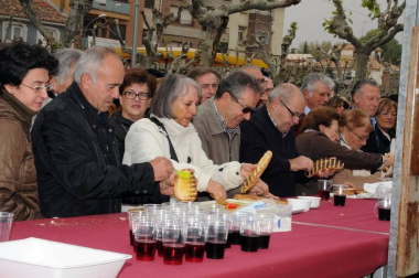 El 22 de octubre Cintruénigo acogió el XVI Capítulo General de la Cofradía del Aceite de Oliva de Navarra. La recepción en el ayuntamiento a autoridades, cofrades e invitados supuso el pistoletazo de salida a una jornada en la que no faltaron los desfiles, la investidura y juramentación de los nuevos cofrades de número y honor, el apadrinamiento de un olivo centenario, la lectura de un poema al olivo por Pepe Alfaro, el descubrimiento de una placa, la degustación gratuita de tostadas, la comida oficial o los sorteos. El domingo las actividades se trasladaron a la plana de Barillas, donde se rindió homenaje a los olivos bimilenarios y se realizó un almuerzo popular.
