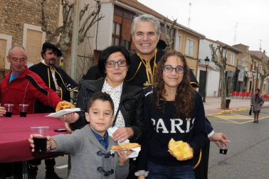 El 22 de octubre Cintruénigo acogió el XVI Capítulo General de la Cofradía del Aceite de Oliva de Navarra. La recepción en el ayuntamiento a autoridades, cofrades e invitados supuso el pistoletazo de salida a una jornada en la que no faltaron los desfiles, la investidura y juramentación de los nuevos cofrades de número y honor, el apadrinamiento de un olivo centenario, la lectura de un poema al olivo por Pepe Alfaro, el descubrimiento de una placa, la degustación gratuita de tostadas, la comida oficial o los sorteos. El domingo las actividades se trasladaron a la plana de Barillas, donde se rindió homenaje a los olivos bimilenarios y se realizó un almuerzo popular.