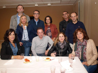 Fustiñana celebró, dentro de las jornadas culturales y gastronómicas del mes de octubre, la primera edición de la Feria del vino, que se realizó el sábado 22 en el interior del Centro Joven y el Centro Cívico. Una propuesta que unió vinos de bodegas de Navarra y La Rioja con pinchos locales y ambientación musical y que contó con un gran éxito de participación.