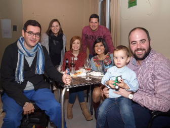 Fustiñana celebró, dentro de las jornadas culturales y gastronómicas del mes de octubre, la primera edición de la Feria del vino, que se realizó el sábado 22 en el interior del Centro Joven y el Centro Cívico. Una propuesta que unió vinos de bodegas de Navarra y La Rioja con pinchos locales y ambientación musical y que contó con un gran éxito de participación.